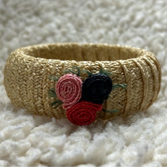 Jewelry - VTG Raffia Bracelet with Flower Accents